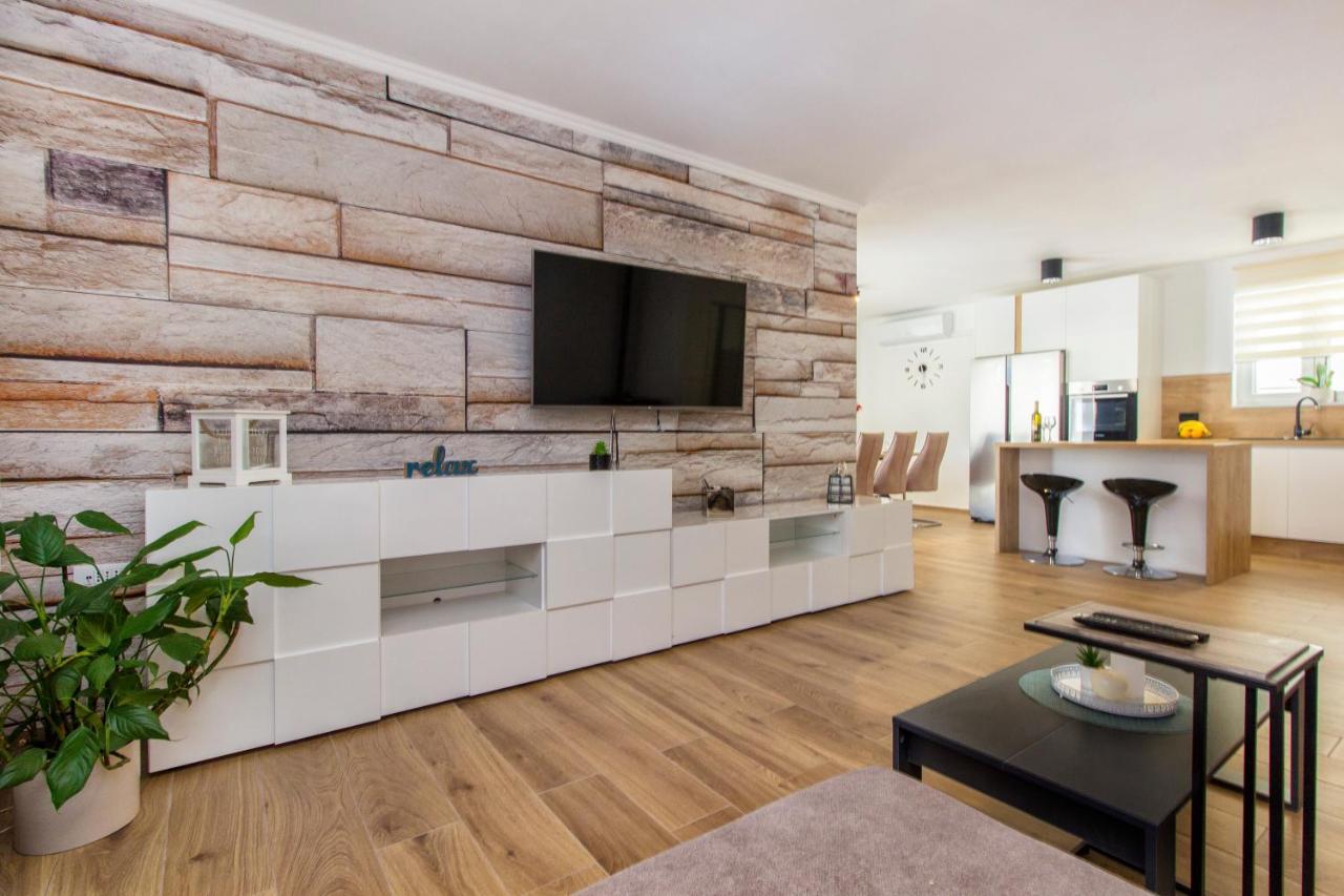 Lucia Holiday home