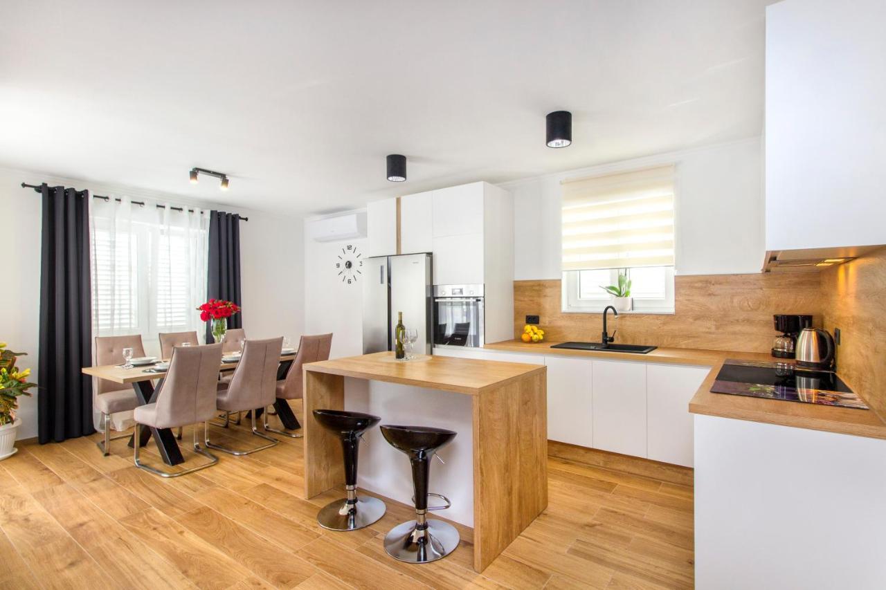 Lucia Holiday home *