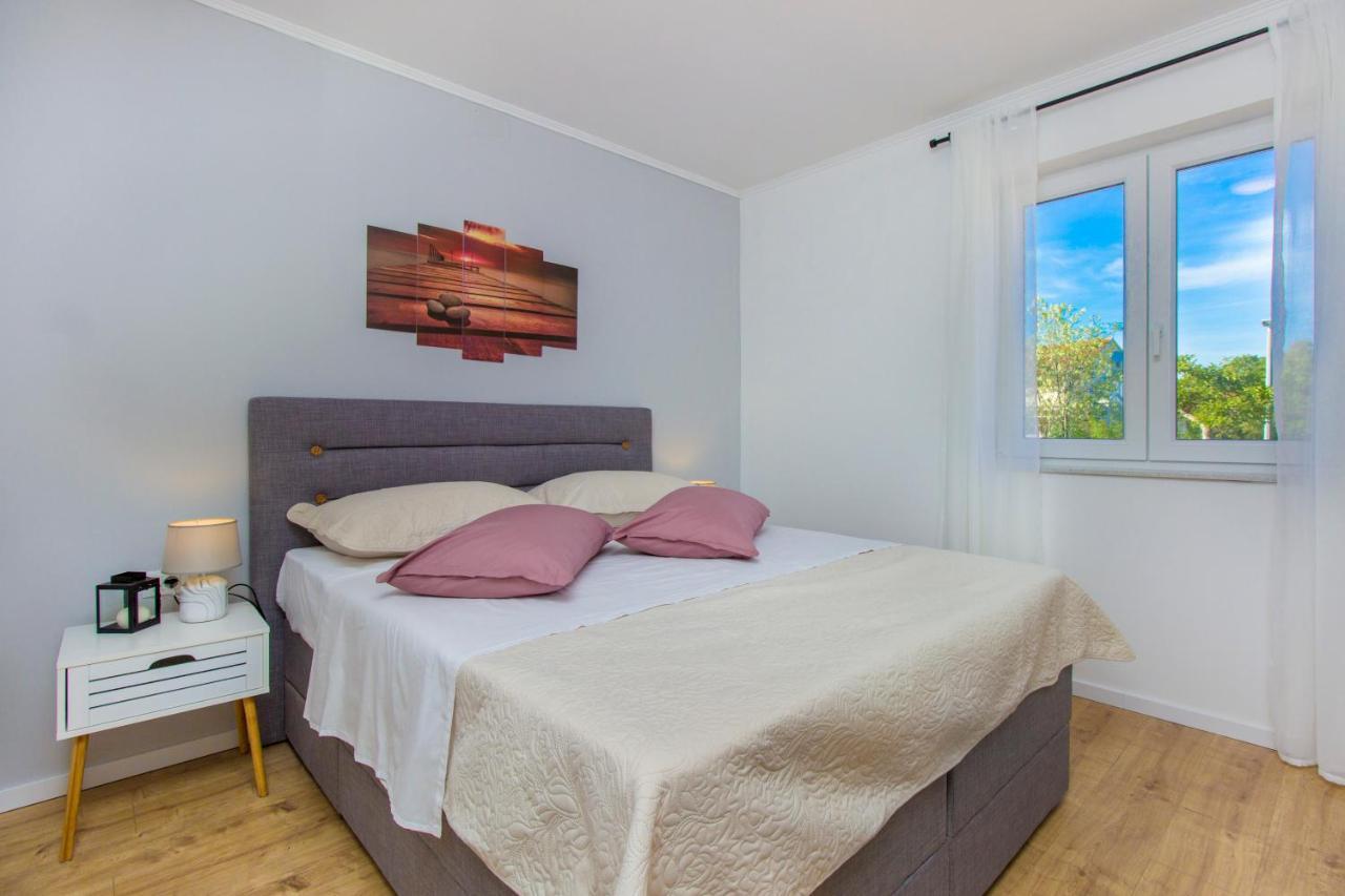 Lucia Holiday home
